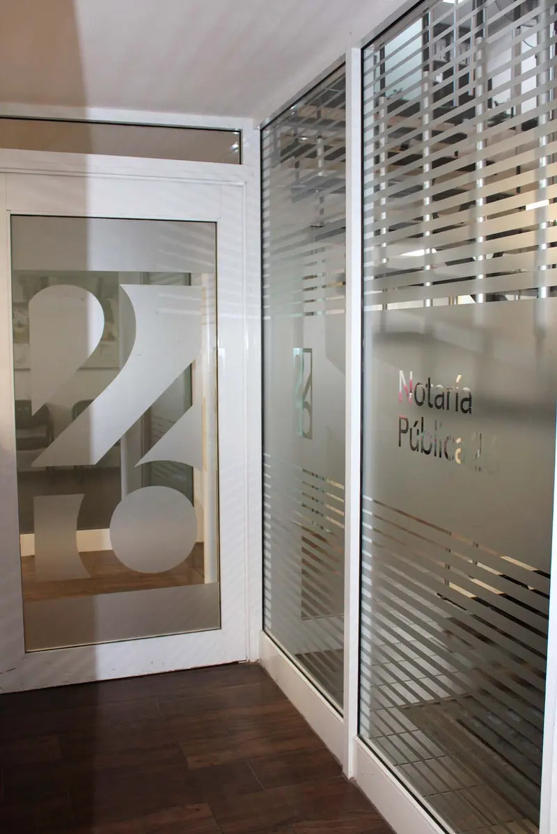 Acceso a las oficinas de la Notaría 26
