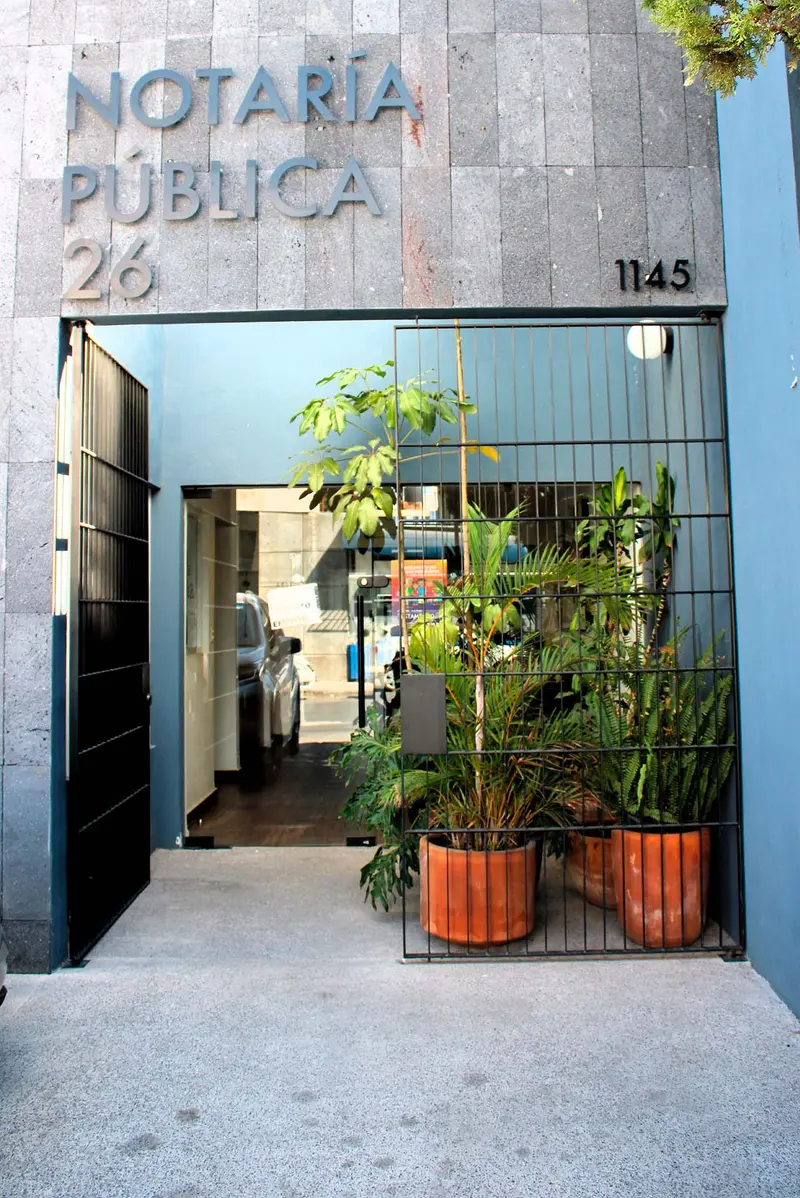 Entrada de la Notaría 26 en Cuauhtémoc 1145